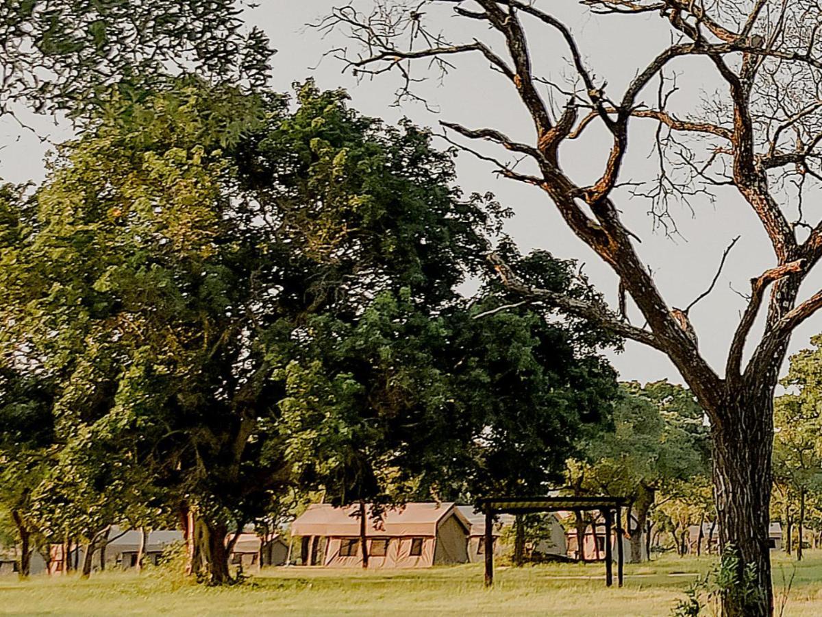 Unyati Safari Lodge Hectorspruit ภายนอก รูปภาพ